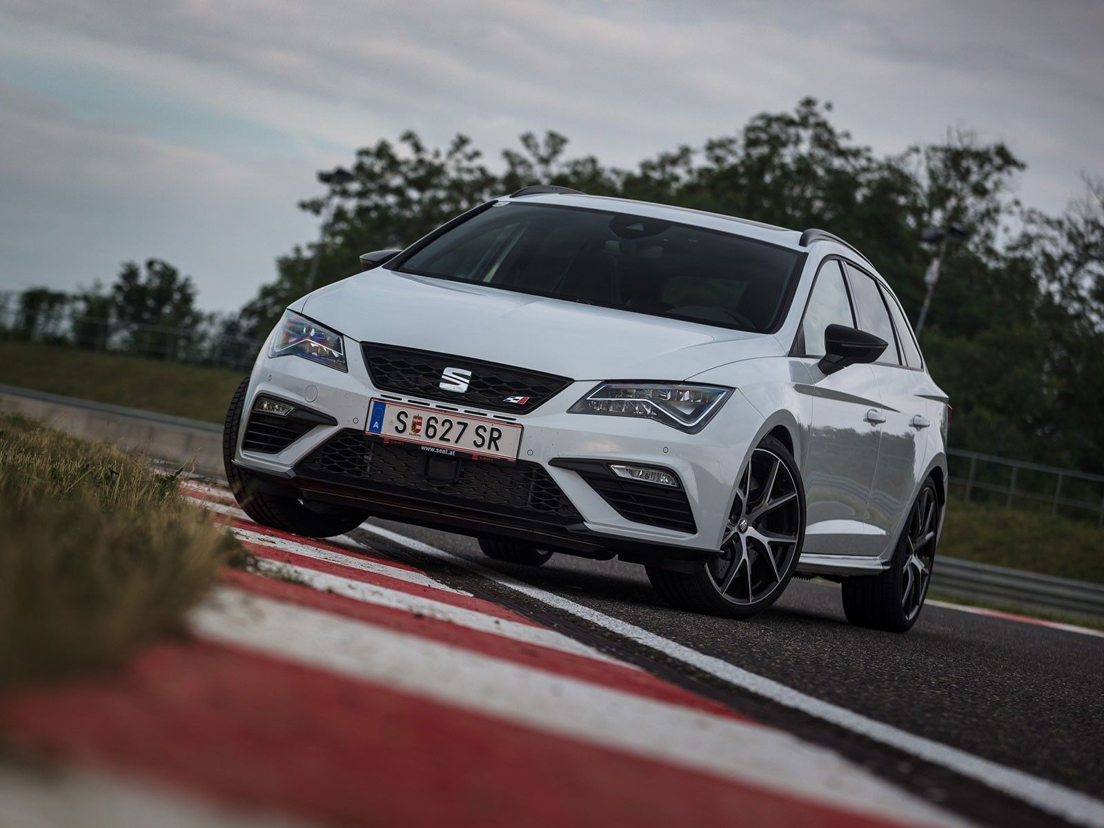 Seat Leon St Cupra 300 Carbon Edition Fahrbericht